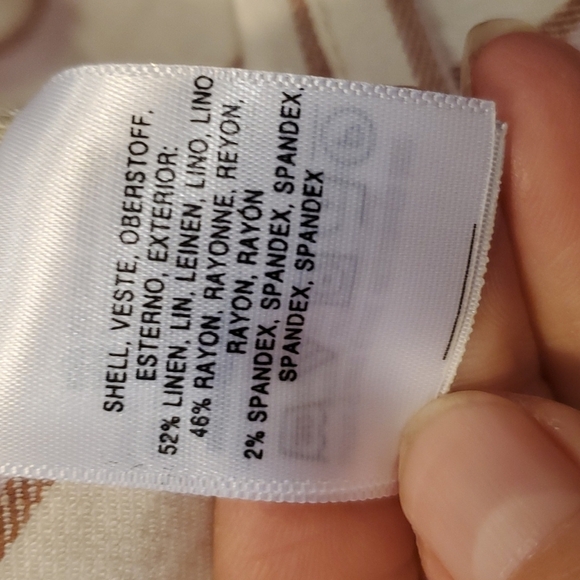 Anthropologie Paperbag waist shorts. Size 8 - Picture 6 of 6